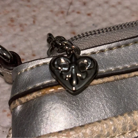 Kathy Van Zealand Silver Designer Women's Crossbody Bag - Picture 4 of 6